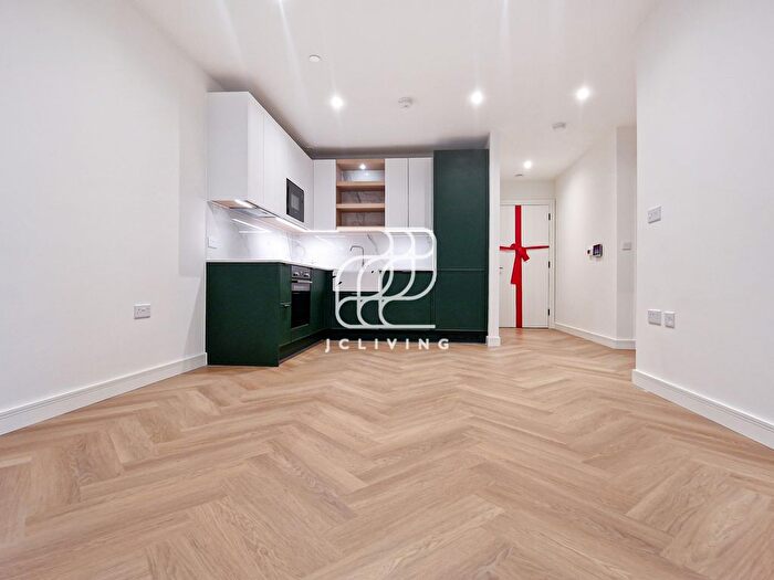 1 Bedroom Flat To Rent In Henshaw Parade, The Hyde, London, NW9