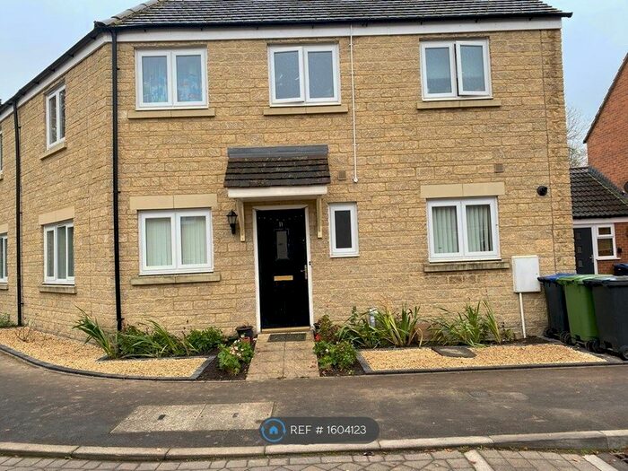 3 Bedroom Semi-Detached House To Rent In Swaledale Road, Warminster, BA12
