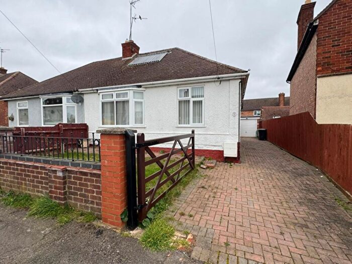 2 Bedroom Semi-Detached Bungalow For Sale In Rose Avenue, Rushden, NN10