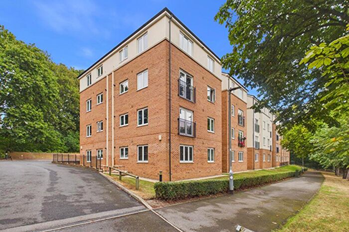 1 Bedroom Apartment For Sale In Holly Way, Leeds, West Yorkshire, LS14