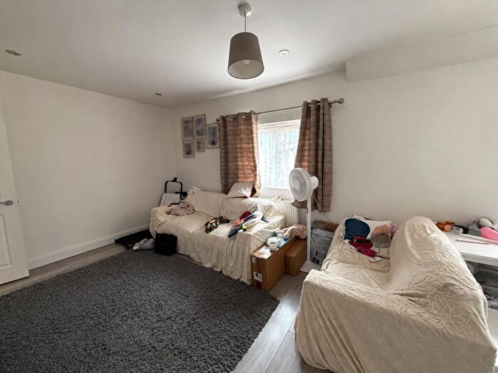 1 Bedroom Apartment To Rent In Brighton Road, Coulsdon, Surrey, CR5