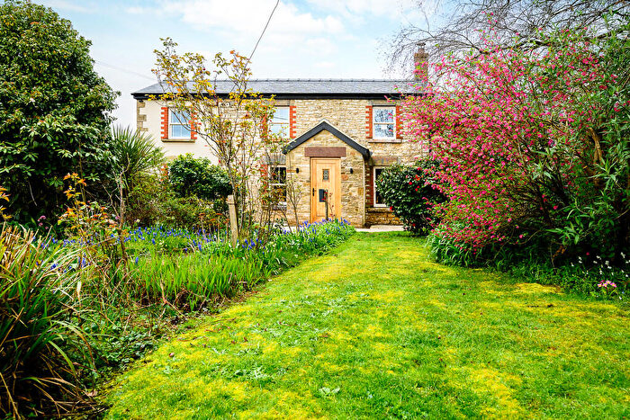 4 Bedroom Detached House For Sale In Edge Of Village, Detached Cottage & Outbuilding, GL16