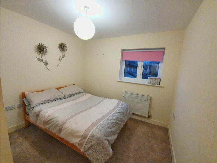 1 Bedroom Apartment To Rent In Canalside, Redhill, Surrey, RH1