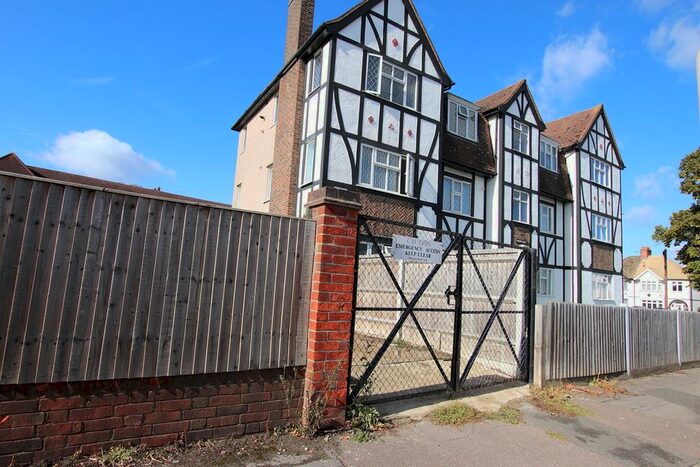 2 Bedroom Flat To Rent In Plough Lane, Wallington, SM6