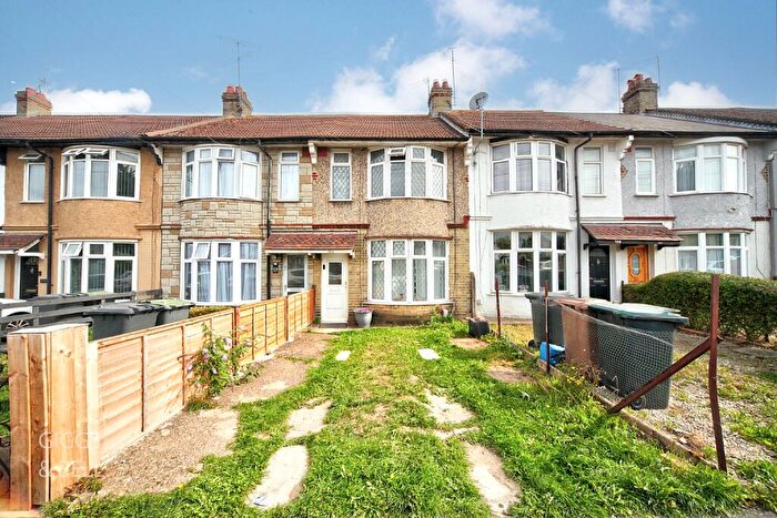 2 Bedroom Terraced House For Sale In Bishopscote Road, Luton, Bedfordshire, LU3