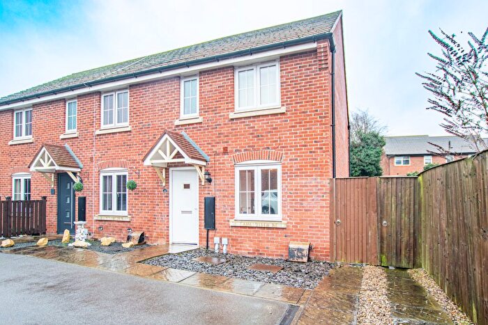 3 Bedroom End Terrace House For Sale In Elston Avenue, Selby, North Yorkshire, YO8