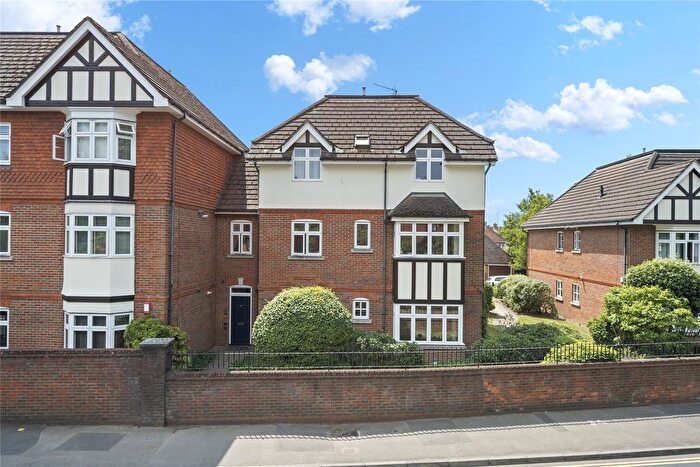 3 Bedroom Flat For Sale In Balfour Road, Weybridge, Surrey, KT13