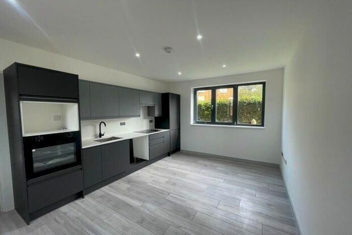 1 Bedroom Flat To Rent In Chingford Road, London, E17