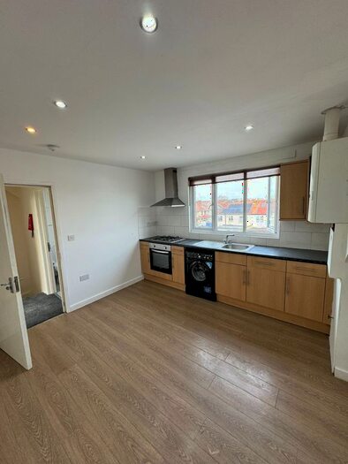 1 Bedroom Flat To Rent In Green Lane, Dagenham, RM8