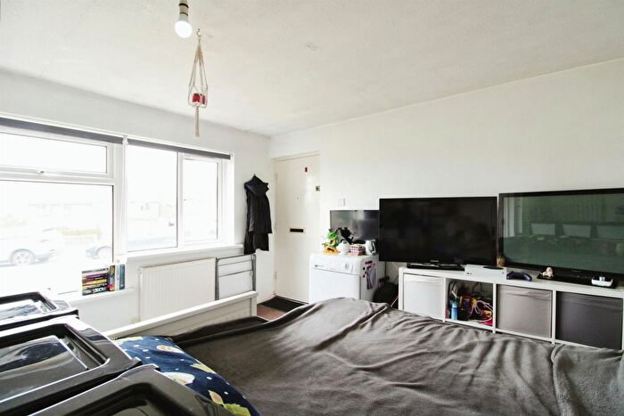 1 Bedroom Flat For Sale In Pant-Y-Celyn Road, Llandough, Penarth, CF64