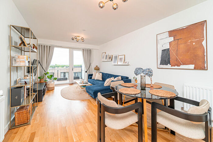 2 Bedroom Apartment To Rent In Hampden Road, Crouch End, London, N8