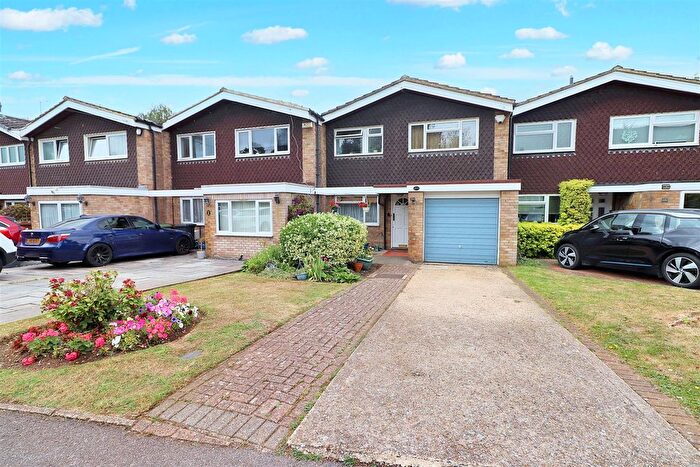 3 Bedroom Property For Sale In West View Gardens, Elstree, WD6