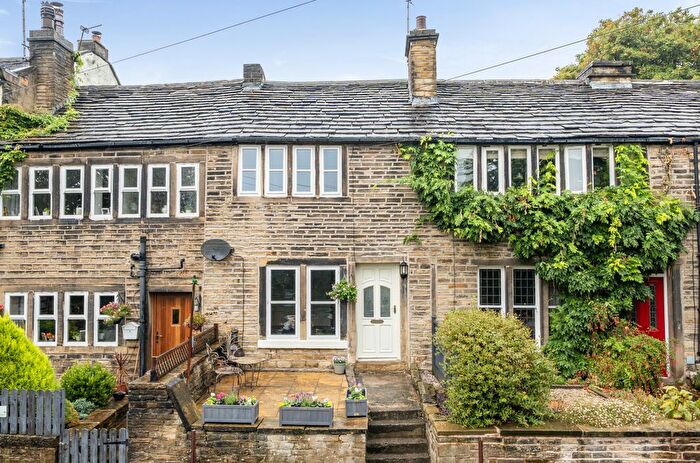 2 Bedroom Detached House For Sale In Longcroft Street, Golcar, Huddersfield, West Yorkshire, Uk, HD7