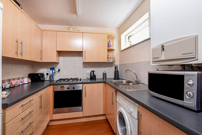 2 Bedroom Apartment To Rent In Osler Road, Headington, OX3