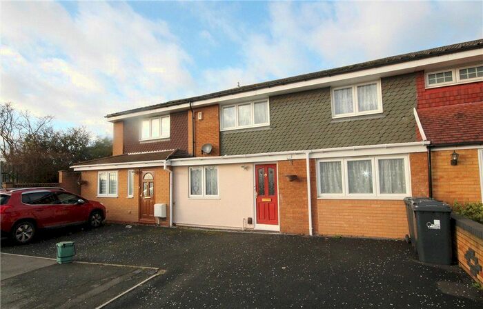 3 Bedroom Flat To Rent In Ramsey Close, Greenford, UB6