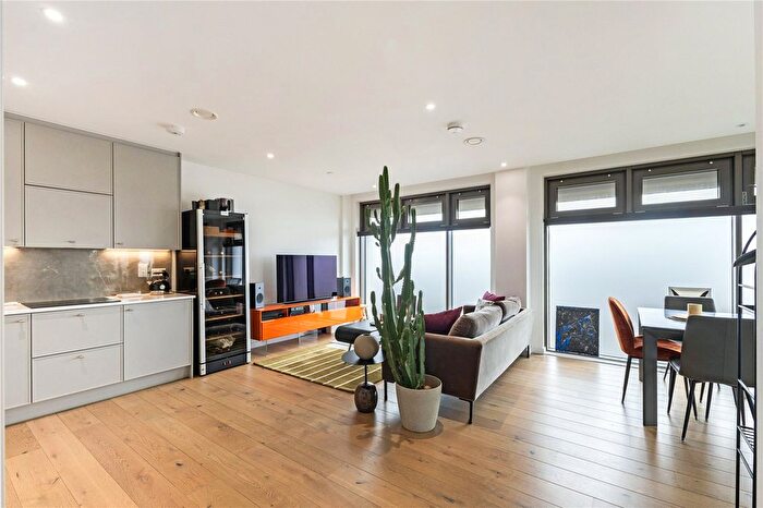 2 Bedroom Flat For Sale In Upper Richmond Road, Putney, London, SW15