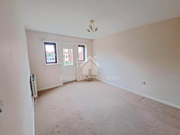 2 Bedroom Flat To Rent In The Pines, Worksop, Nottinghamshire, S80