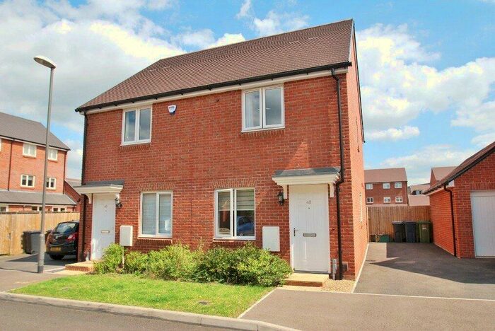 2 Bedroom Semi-Detached House To Rent In The Bramblings, Amersham, HP6