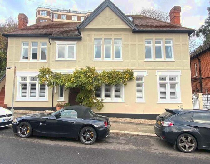 2 Bedroom Apartment To Rent In Leigh On Sea, SS9