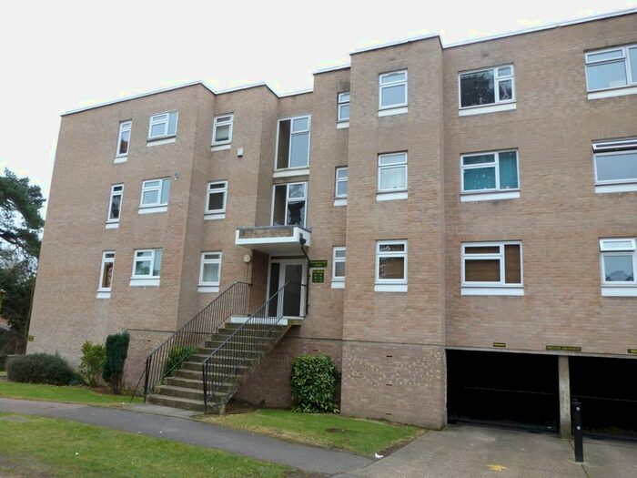 2 Bedroom Flat To Rent In Rawdon Drive, Hoddesdon, EN11