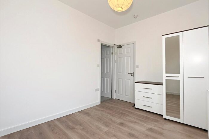 Flat To Rent In Fransfield Grove, London, SE26