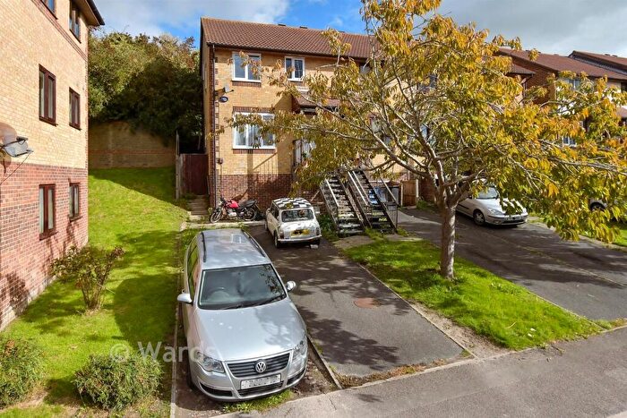 3 Bedroom End Of Terrace House For Sale In Mayfield Avenue, Dover, Kent, CT16
