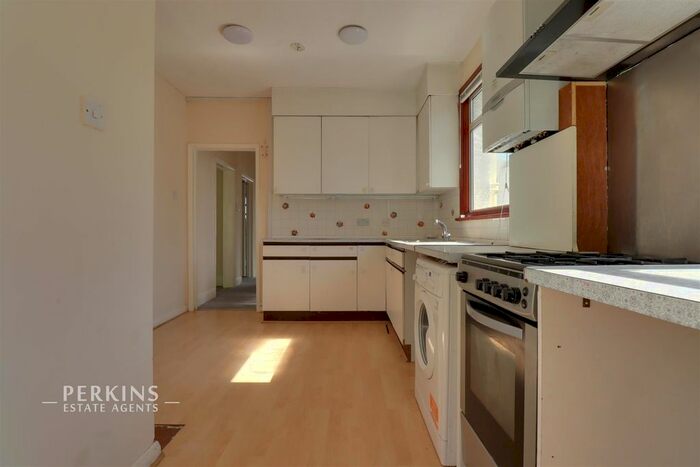 3 Bedroom Semi-Detached Bungalow To Rent In Islip Gardens, Northolt, UB5