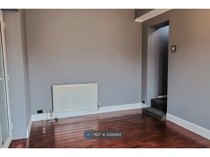 5 Bedroom Semi-Detached House To Rent In Hollybank, York, YO41