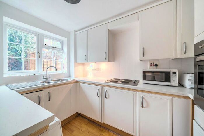 2 Bedroom End Of Terrace House To Rent In Lower Edgeborough Road, Guildford, GU1