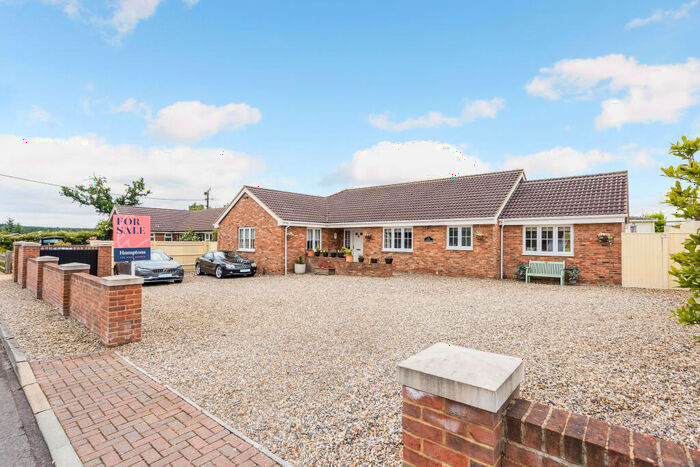 4 Bedroom Detached Bungalow For Sale In Rooksfield, Newbury, RG20