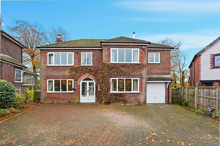 4 Bedroom Detached House For Sale In Woodlands Road, Handforth, SK9