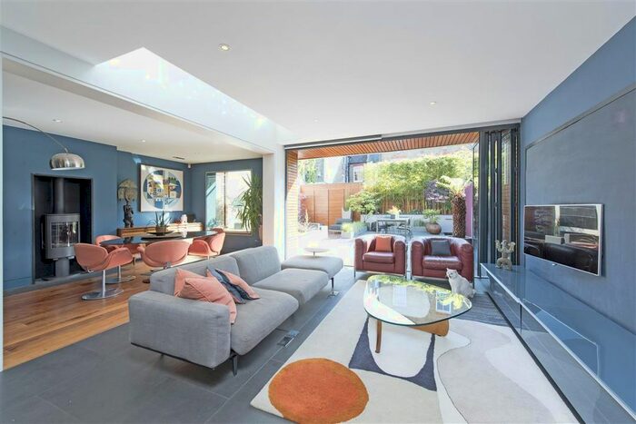 5 Bedroom Semi-Detached House To Rent In Lessar Avenue, London, SW4