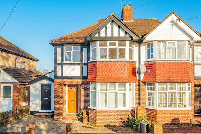 1 Bedroom Flat To Rent In Hospital Bridge Road, Twickenham, TW2