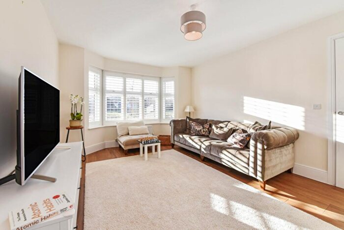 4 Bedroom Detached House For Sale In Minstrel Close, Alton, Hampshire, GU34