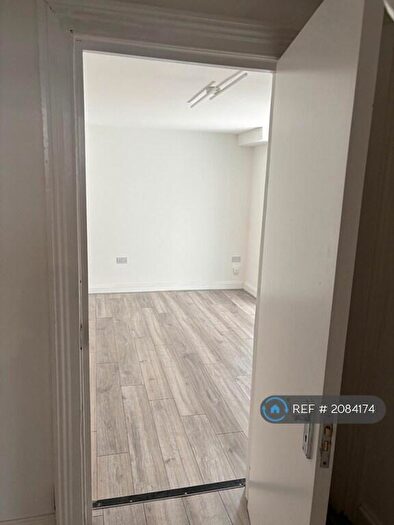1 Bedroom Flat To Rent In Lea Bridge Road, London, E5
