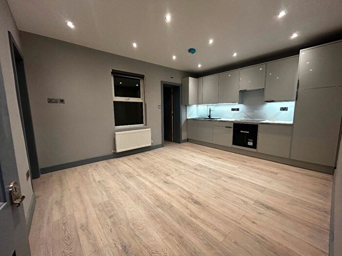 2 Bedroom Flat To Rent In Upper Green West, Mitcham, CR4