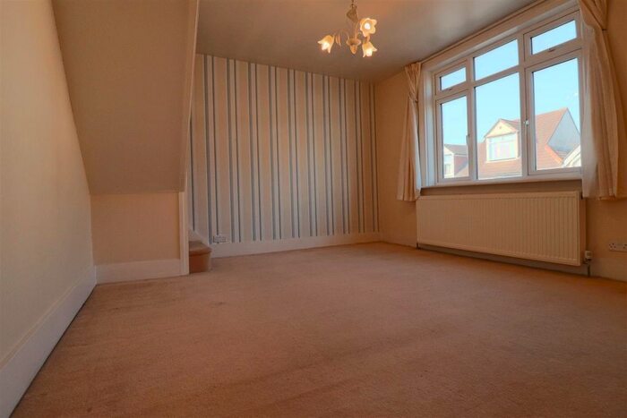 2 Bedroom Flat To Rent In Wey Hill, Haslemere, GU27