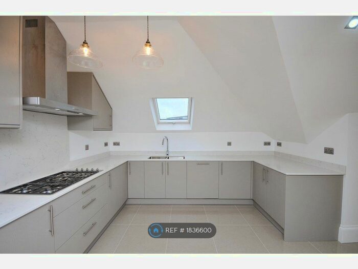 2 Bedroom Maisonette To Rent In Palace Grove, Bromley, BR1