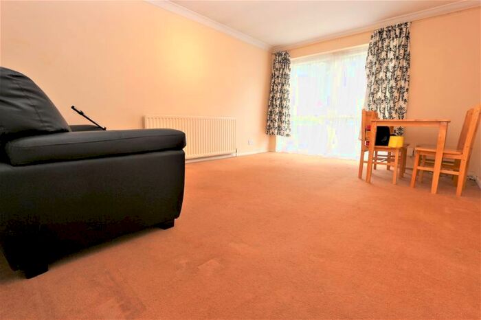 1 Bedroom Flat To Rent In Lucerne Close, London, N13