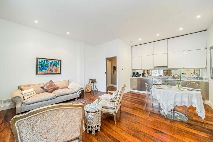 1 Bedroom Flat For Sale In Oxford Gardens, London, W10