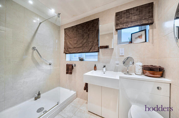 2 Bedroom Bungalow For Sale In Chertsey, Surrey, KT16