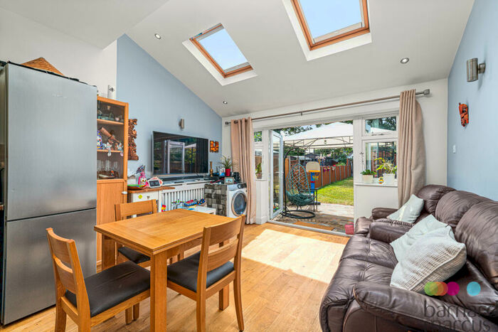 2 Bedroom House To Rent In Bramber Road, Friern Barnet, N12