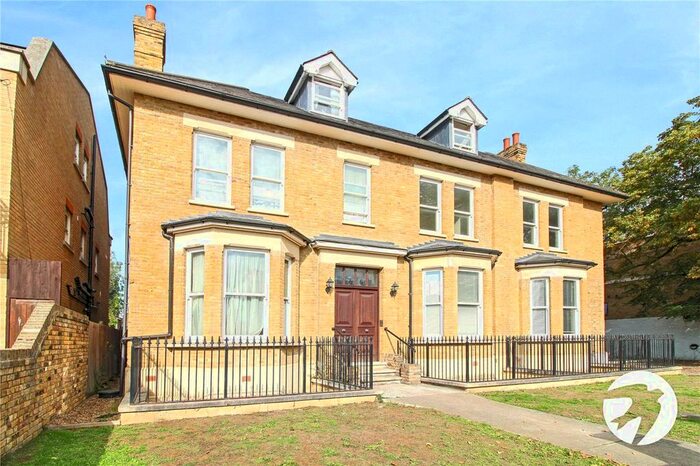 2 Bedroom Flat To Rent In Darnley Road, Gravesend, Kent, DA11