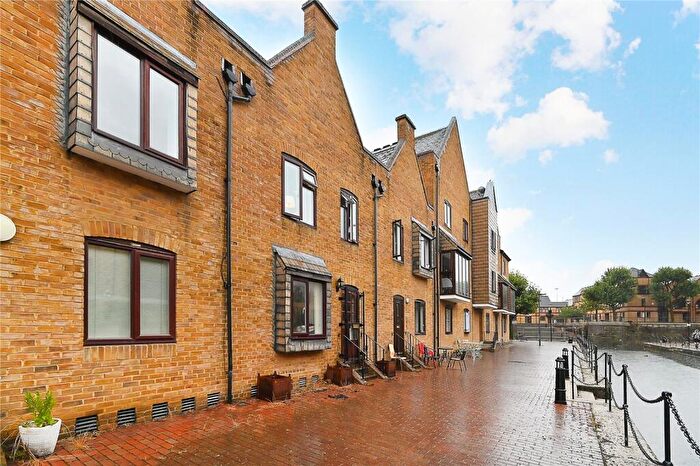 3 Bedroom House For Sale In Waterman Way, London, E1W