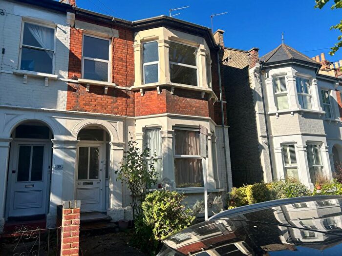 2 Bedroom Flat To Rent In Lenham Road, Sutton, SM1