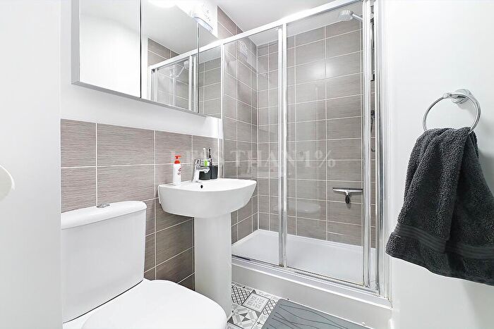 3 Bedroom Terraced House For Sale In Lockgate Road -, NN4