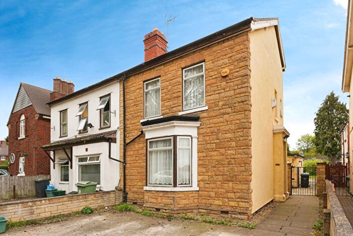 4 Bedroom Semi Detached House For Sale In Coney Hill Road, Gloucester, Gloucestershire, GL4