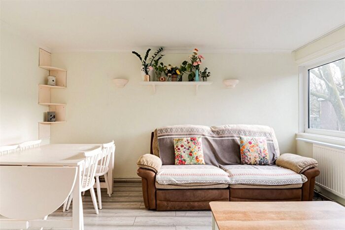 2 Bedroom Flat To Rent In Gullane House, Shetland Road, Bow, E3