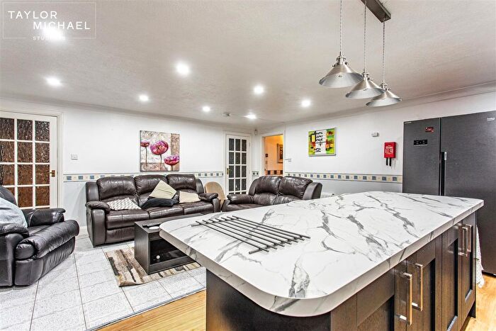 5 Bedroom Semi-Detached House To Rent In Auckland Drive, Brighton, BN2