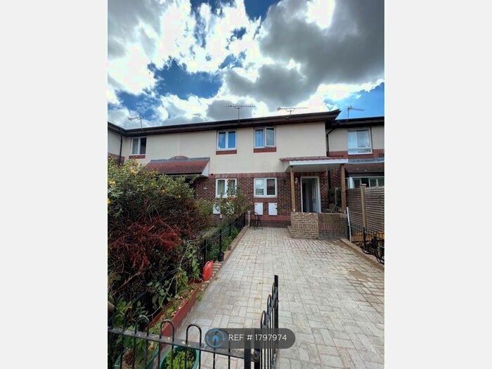 3 Bedroom Terraced House To Rent In Chaucer Drive, London, SE1